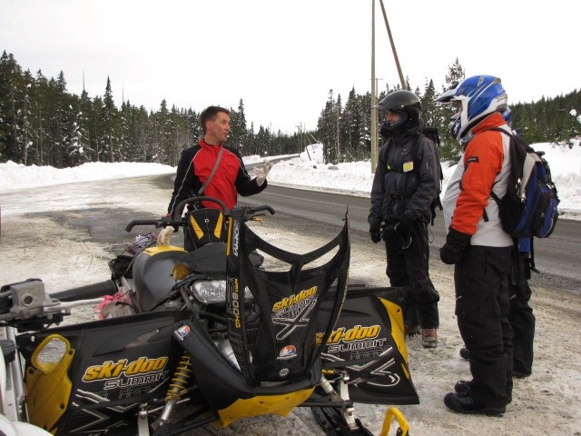 students learning the mechanical parts of a skidoo